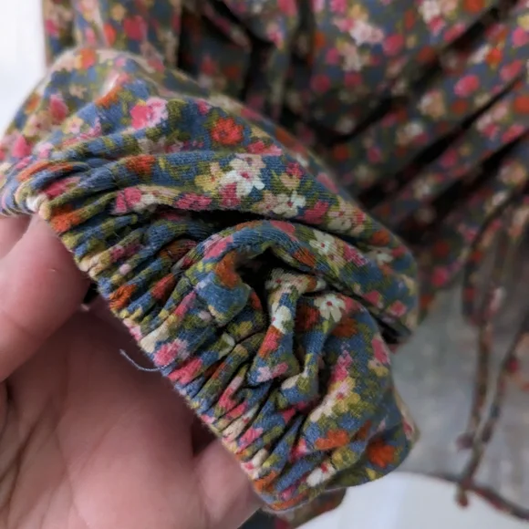 So Cropped Floral 3x Tie Top - Picture 3 of 8